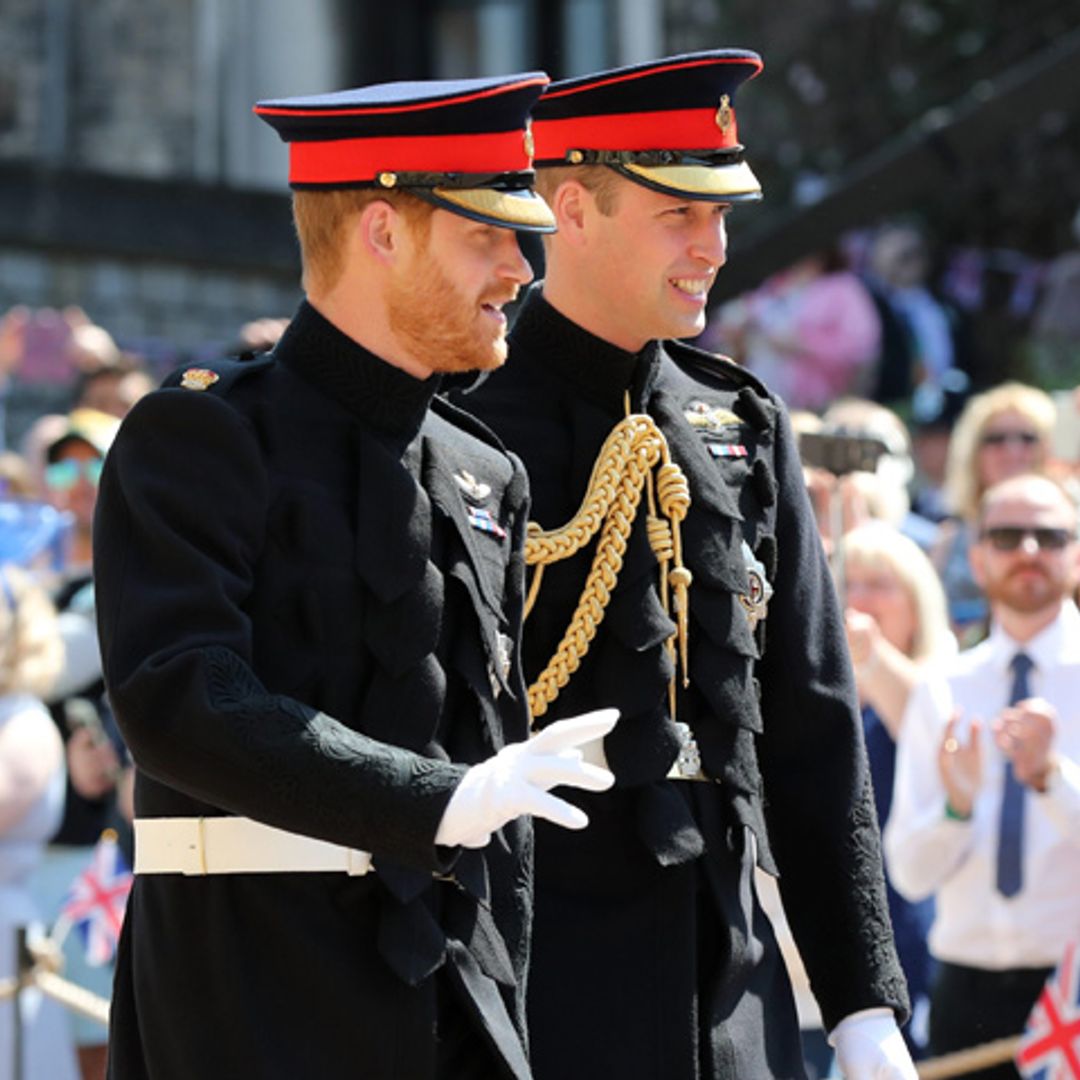 El príncipe Harry llega a la capilla de San Jorge acompañado de su hermano