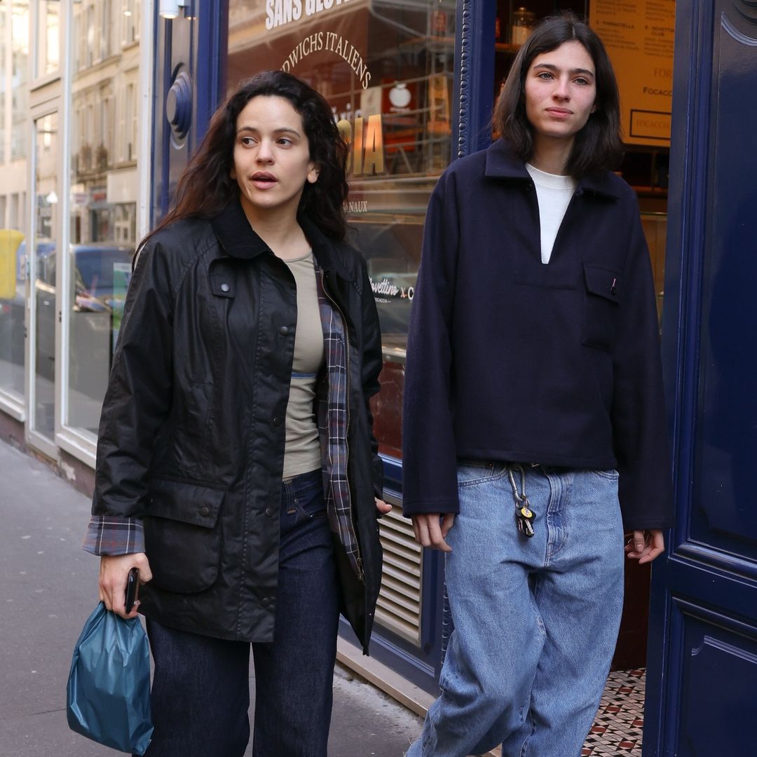 Rosalia y Loli Bahia paseando por París el 19 de marzo de 2026