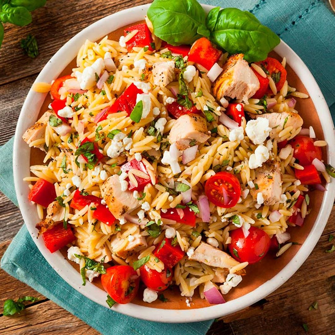 Ensalada templada de orzo con pollo y ricotta