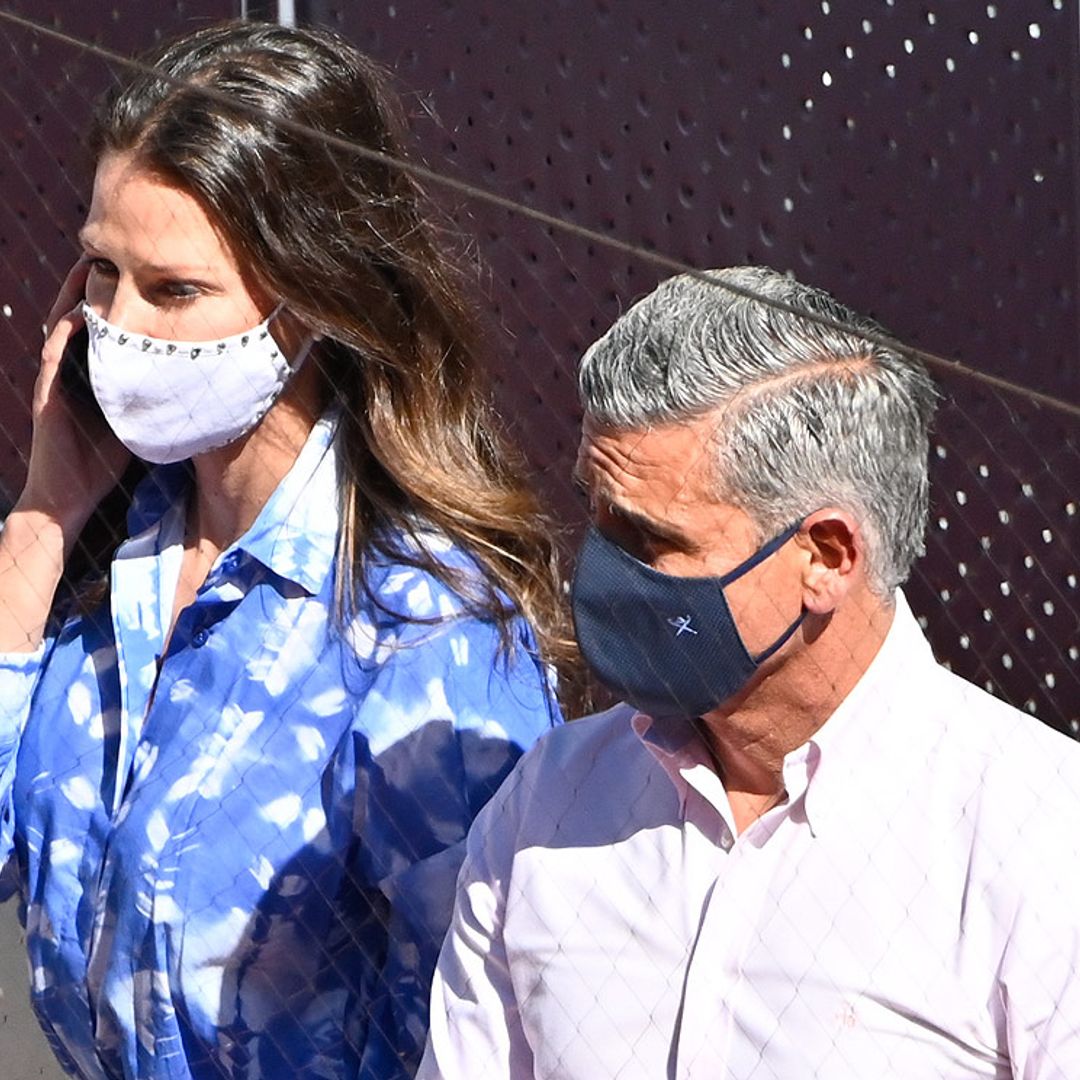 Esther Doña y su amigo Juan Garcés animan juntos a Rafa Nadal
