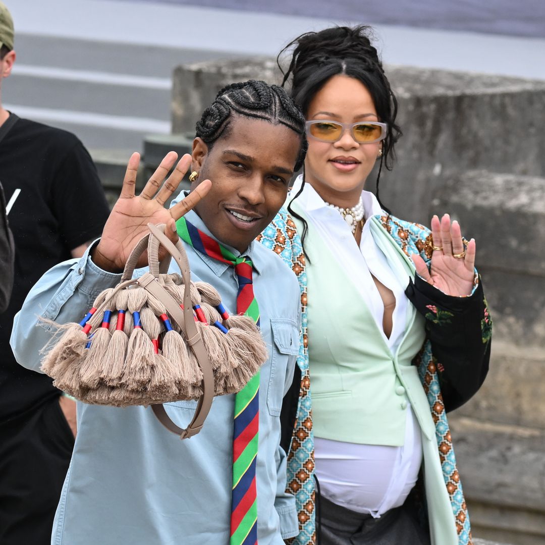 Jonathan Anderson reinventa las bolsas de Dior con un toque artístico