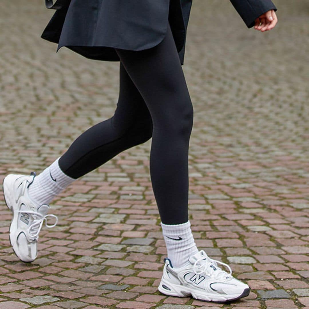 ¿A favor o en contra? Llevar los calcetines por fuera de los 'leggings' también es tendencia en 2021