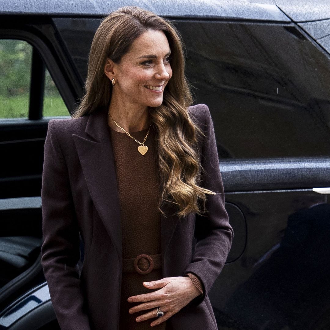 Kate Middleton apuesta por su nuevo color favorito y una joya llena de simbolismo para un encuentro histórico