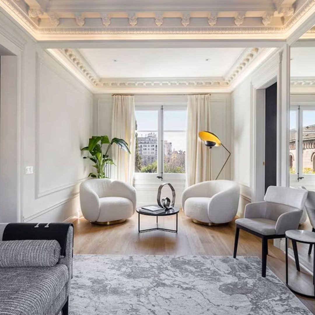 Un piso de 104 m² en Barcelona: estética ‘mid century’, luz natural y ambientes con un encanto atemporal