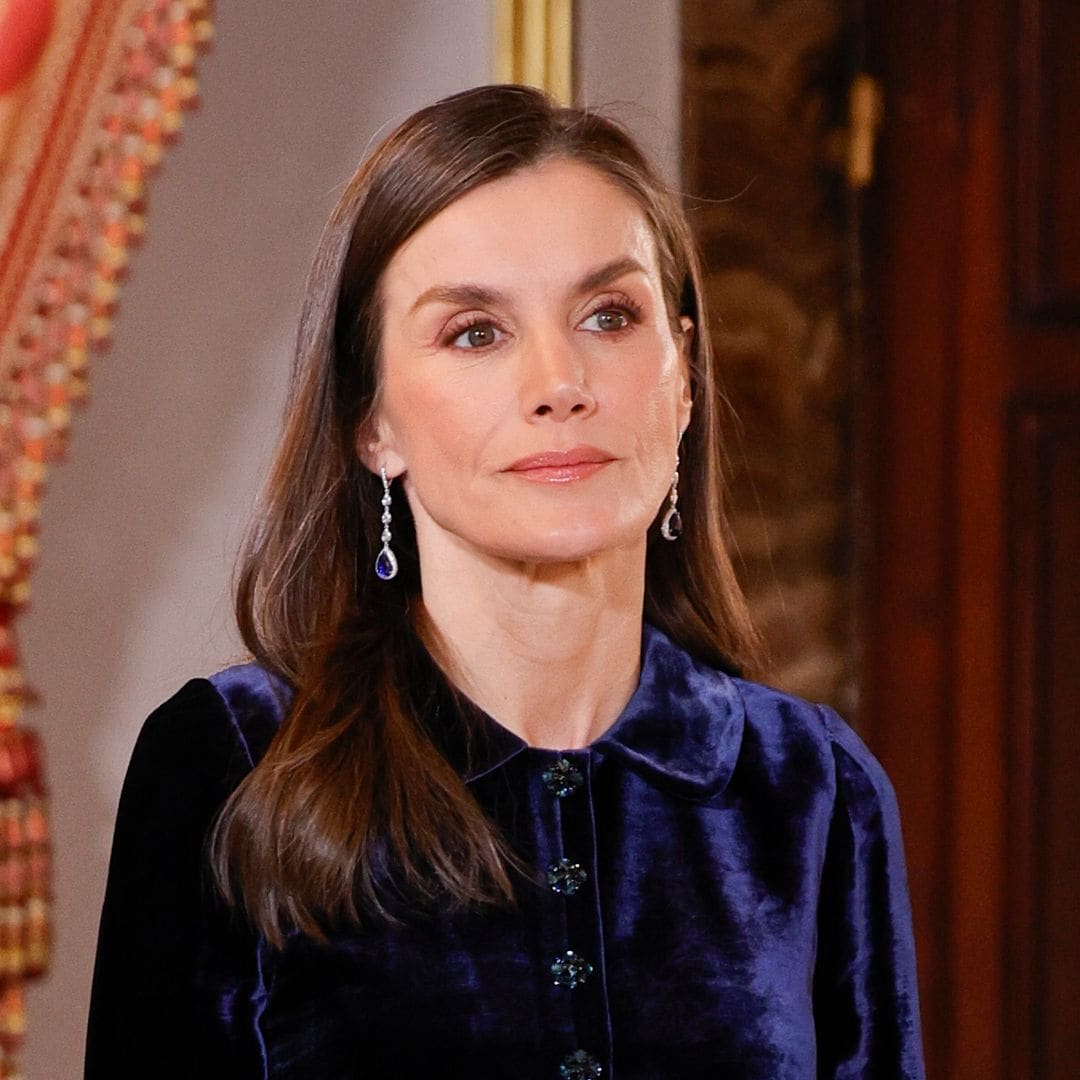 El increíble cambio en el pelo de la reina Letizia en 24 horas: menos canas, más brillo