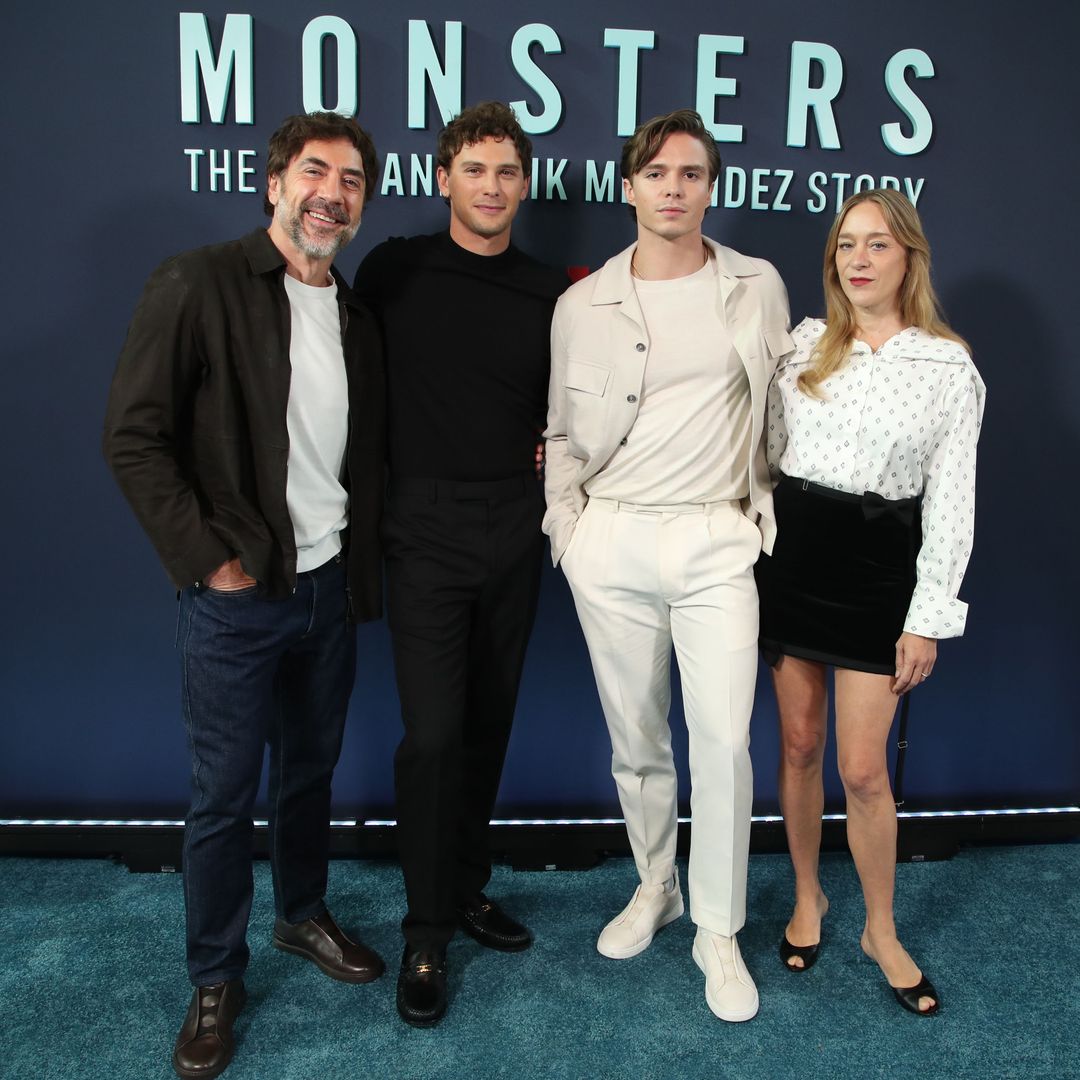 Javier Bardem, Cooper Koch, Nicholas Alexander Chavez y Chloe Sevigny en el estreno de 'Monsters' en Los Angeles, el 2 de noviembre de 2024