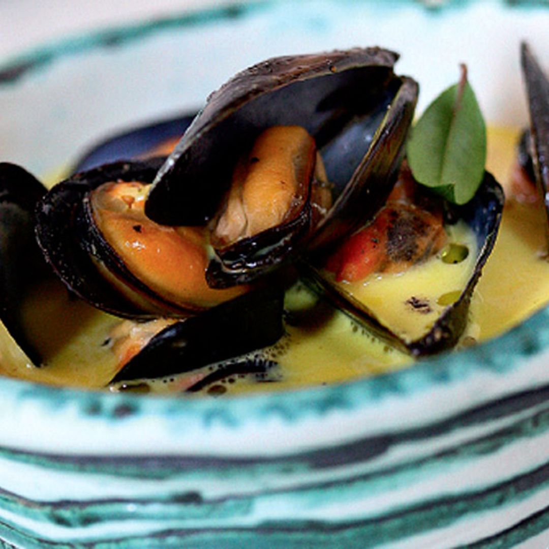 Mejillones con crema de azafrán y limón