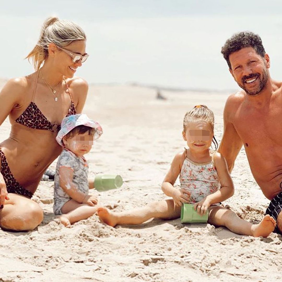 ¡Navidades al sol! La familia de Carla Pereyra y Simeone cambia el jersey de renos por el bañador