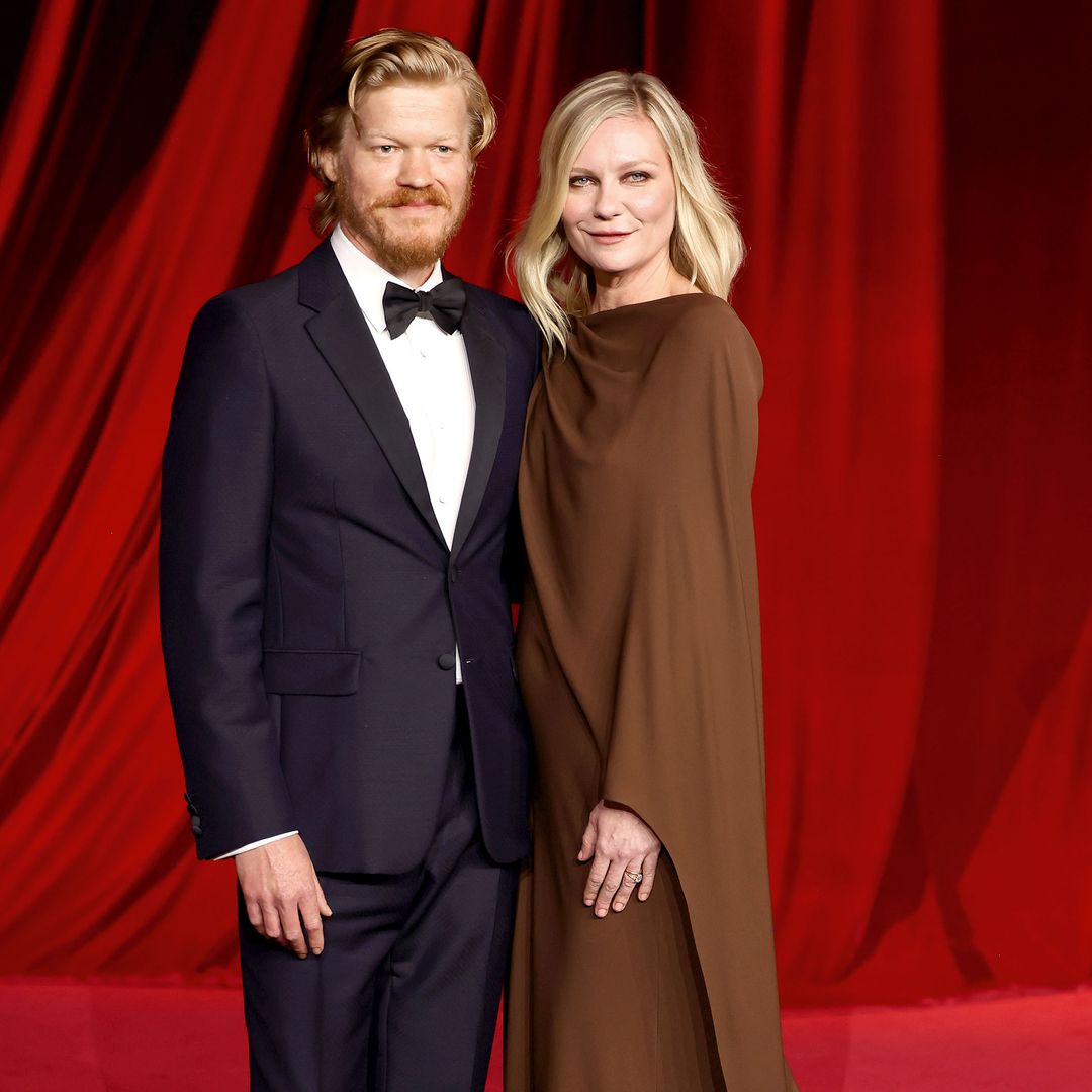 Kirsten Dunst y Jesse Plemons en un 'photocall'