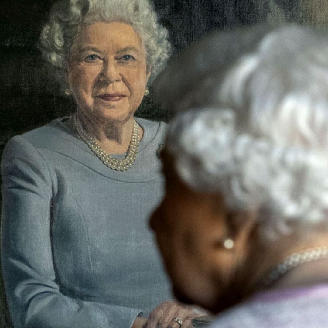 El detalle que hemos podido conocer con el nuevo retrato de Isabel II