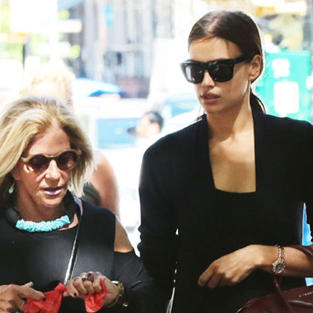 Irina Shayk y la madre de Bradley Cooper, juntas en Nueva York con una compañía muy especial