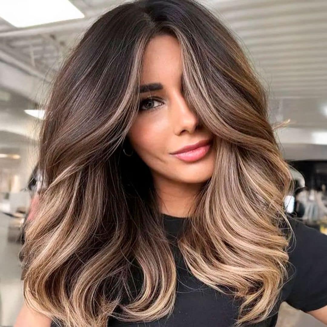 María Roberts, peluquera: "Las mechas peekaboo son perfectas para iluminar la melena sin estropear el cabello"