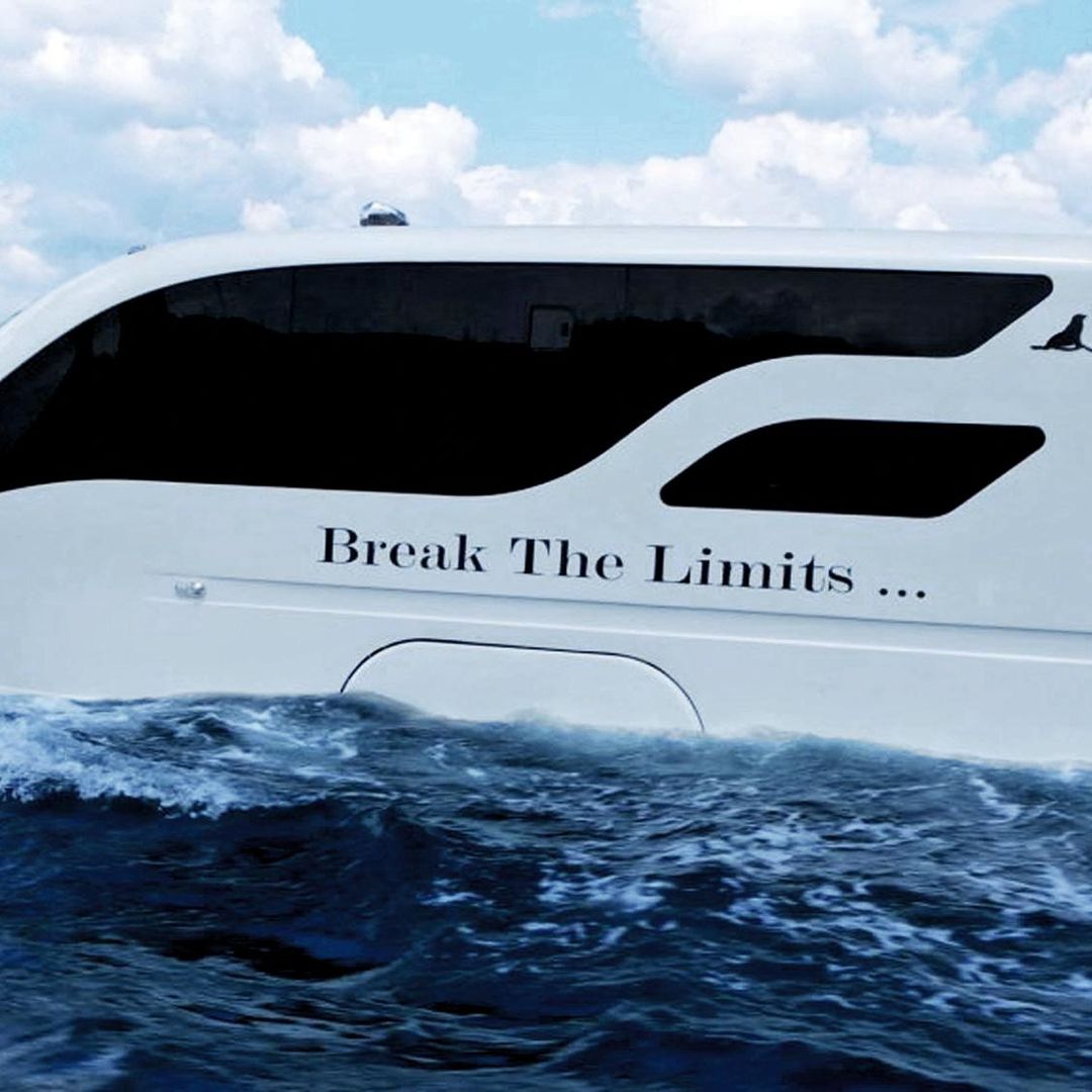 La caravana que se transforma en una minicasa flotante para disfrutar de las vacaciones