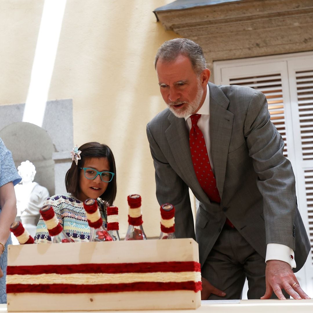 El lado más cercano de Felipe VI: charla y risas con los niños en un divertido encuentro