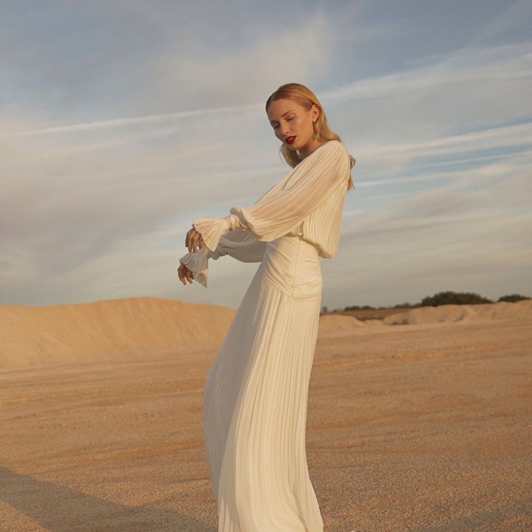 Vestidos de novia sencillos con mangas que te van a enamorar