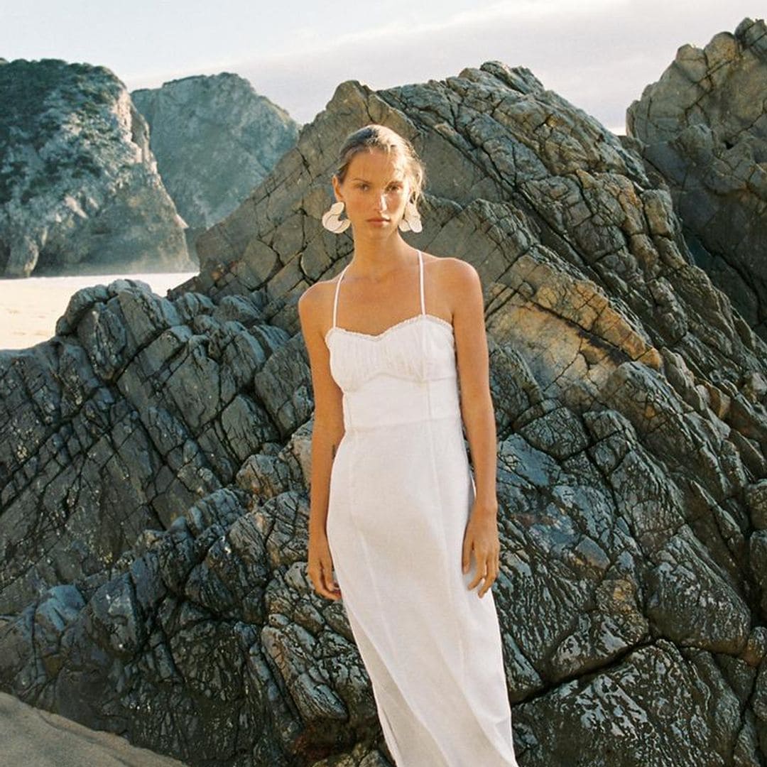 12 vestidos blancos de Zara, Mango y otras firmas que combinan con todo y salvarán tus looks de primavera