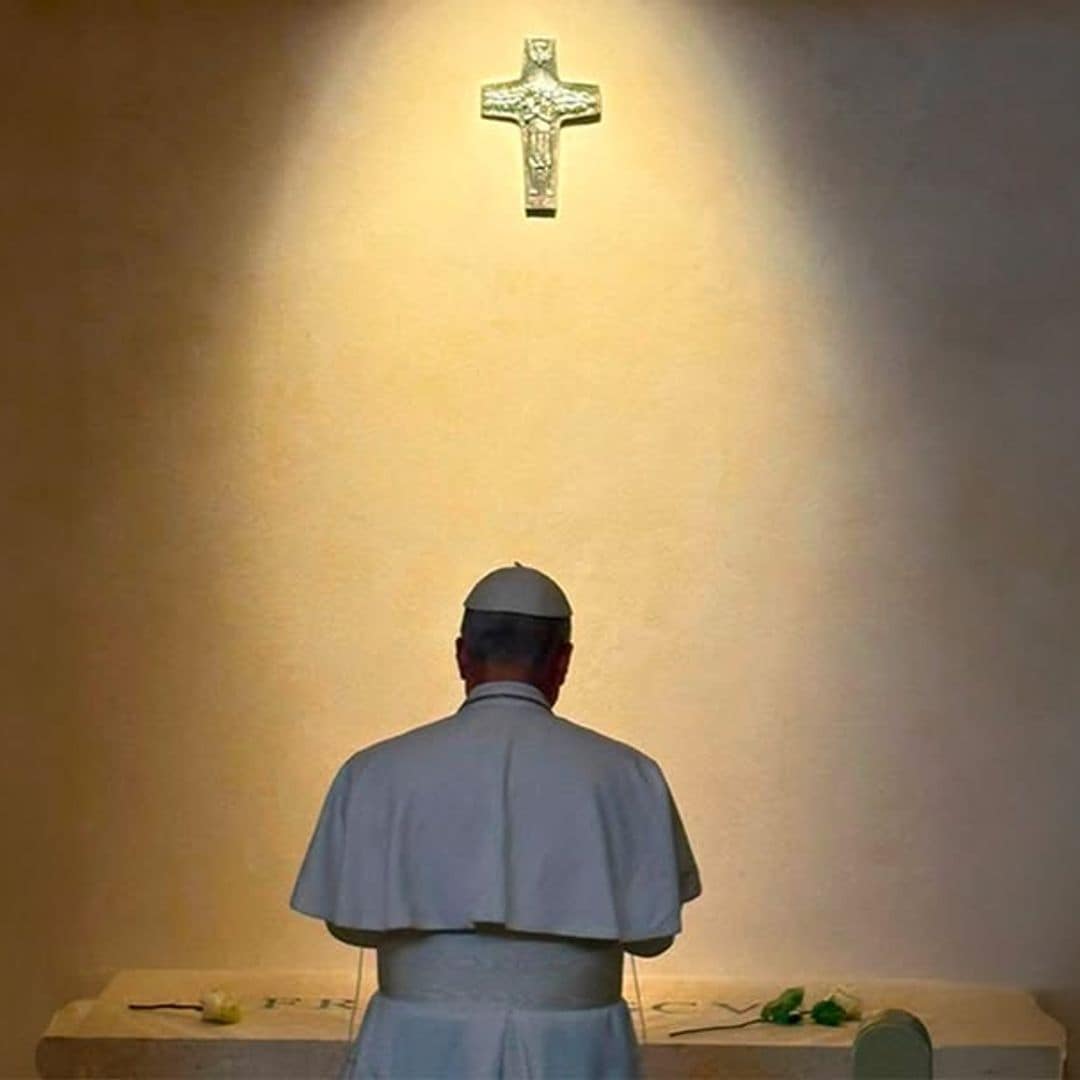 León XIV sorprende a todos y visita la tumba de Francisco: un gesto cargado de significado