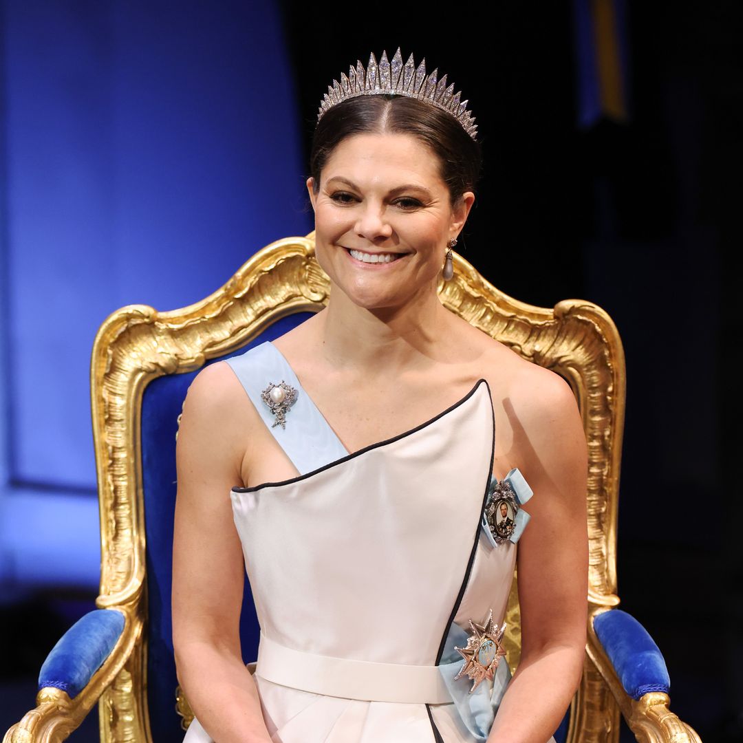 Victoria de Suecia rescata un vestido de gala que su madre, la reina Silvia, también lució en los Premios Nobel hace 30 años