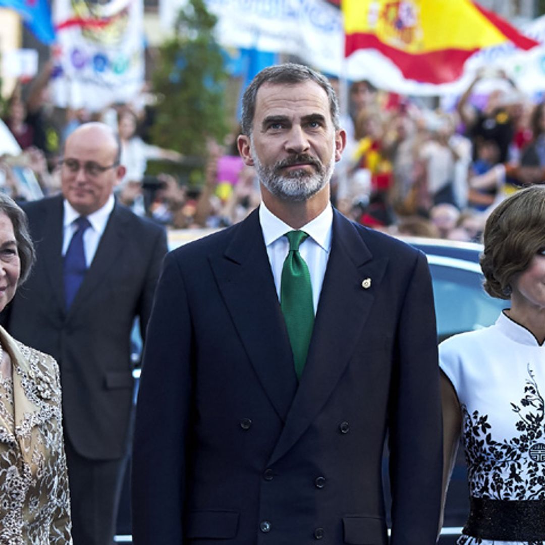 Los asturianos reciben a los Reyes entre 'vivas' y aplausos