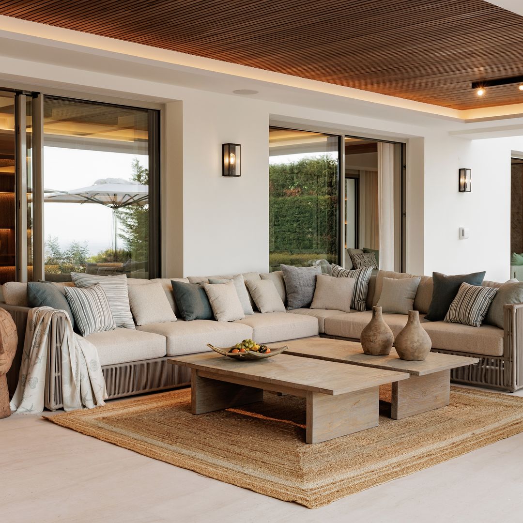 Estilo mediterráneo renovado para exteriores: claves para decorar terrazas, porches y jardines con calma y elegancia
