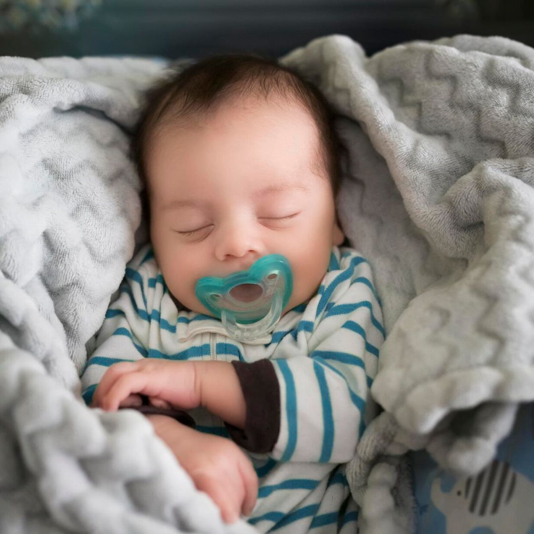 ¿Es adecuado que los bebés usen chupete?