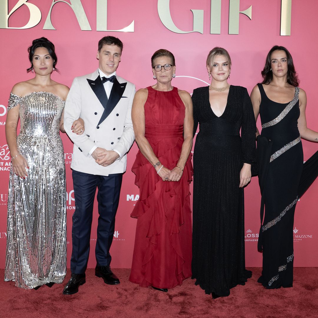 Estefanía de Mónaco deslumbra junto a sus 3 hijos y su nuera en la Global Gift Gala 2026: todas las imágenes y detalles