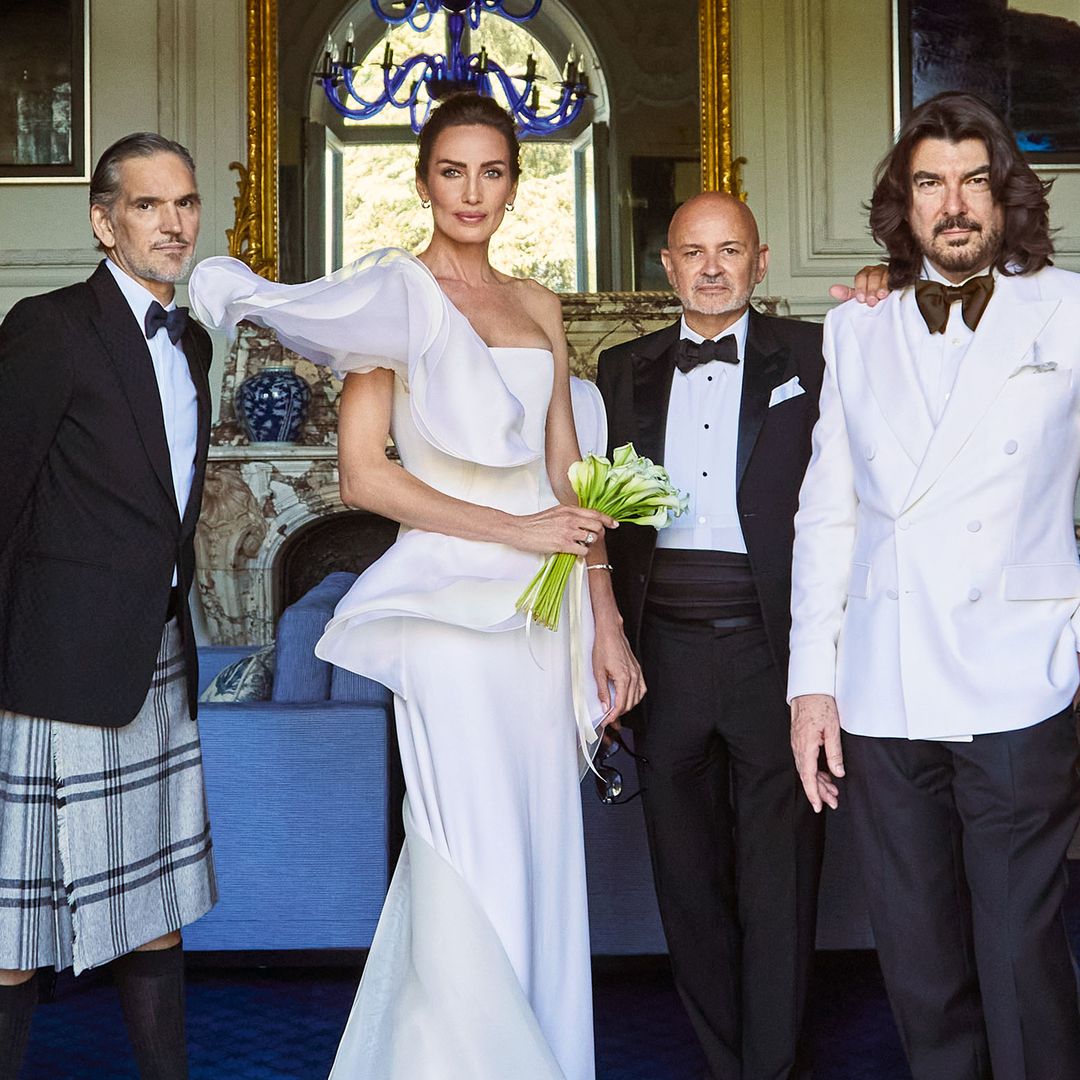 En el retrato: Nieves con Stéphane Rolland; la pareja de este y socio, Pierre Martinez, y Phillippe Dellessard, mano derecha del diseñador francés