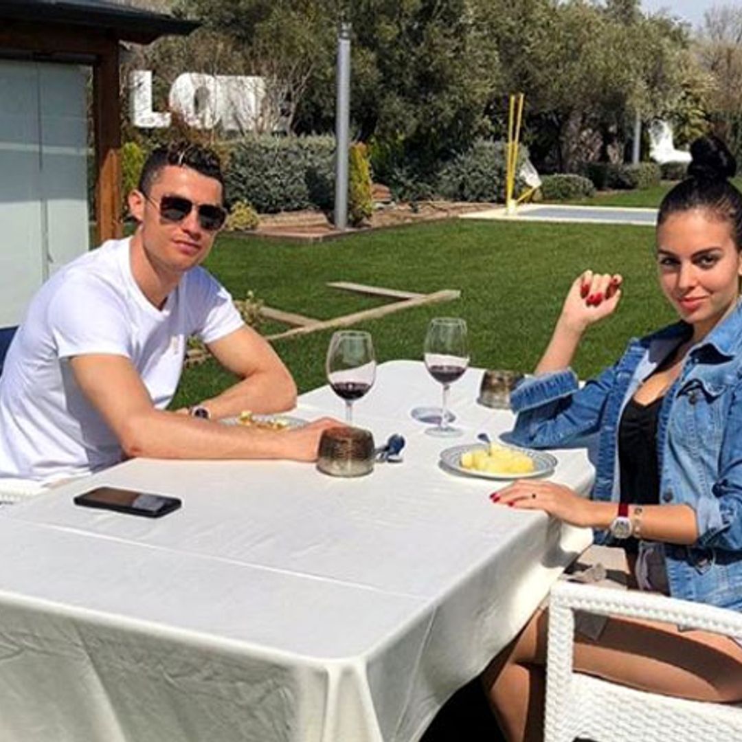 El divertido y hogareño encuentro de Cristiano, Georgina Rodríguez y sus hijos con sus fans