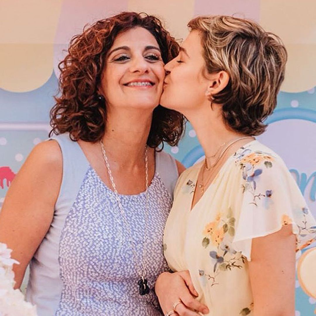 De su bisabuela a la pequeña Roma, la imagen de Laura Escanes con las mujeres de su vida