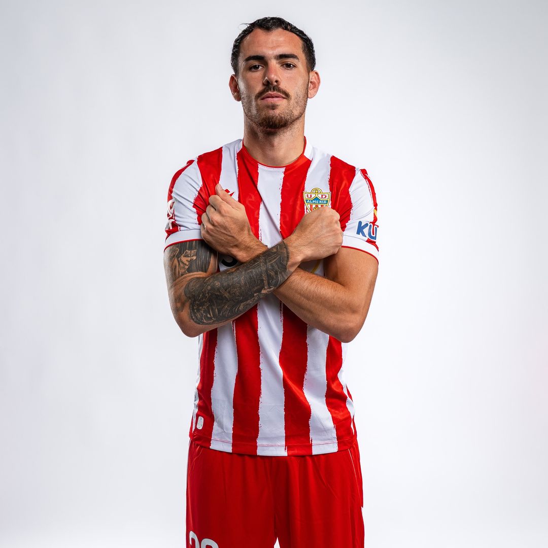El futbolista Álex Sola protagoniza un insólito accidente de coche en Almería: huyó corriendo y triplicaba la tasa de alcohol