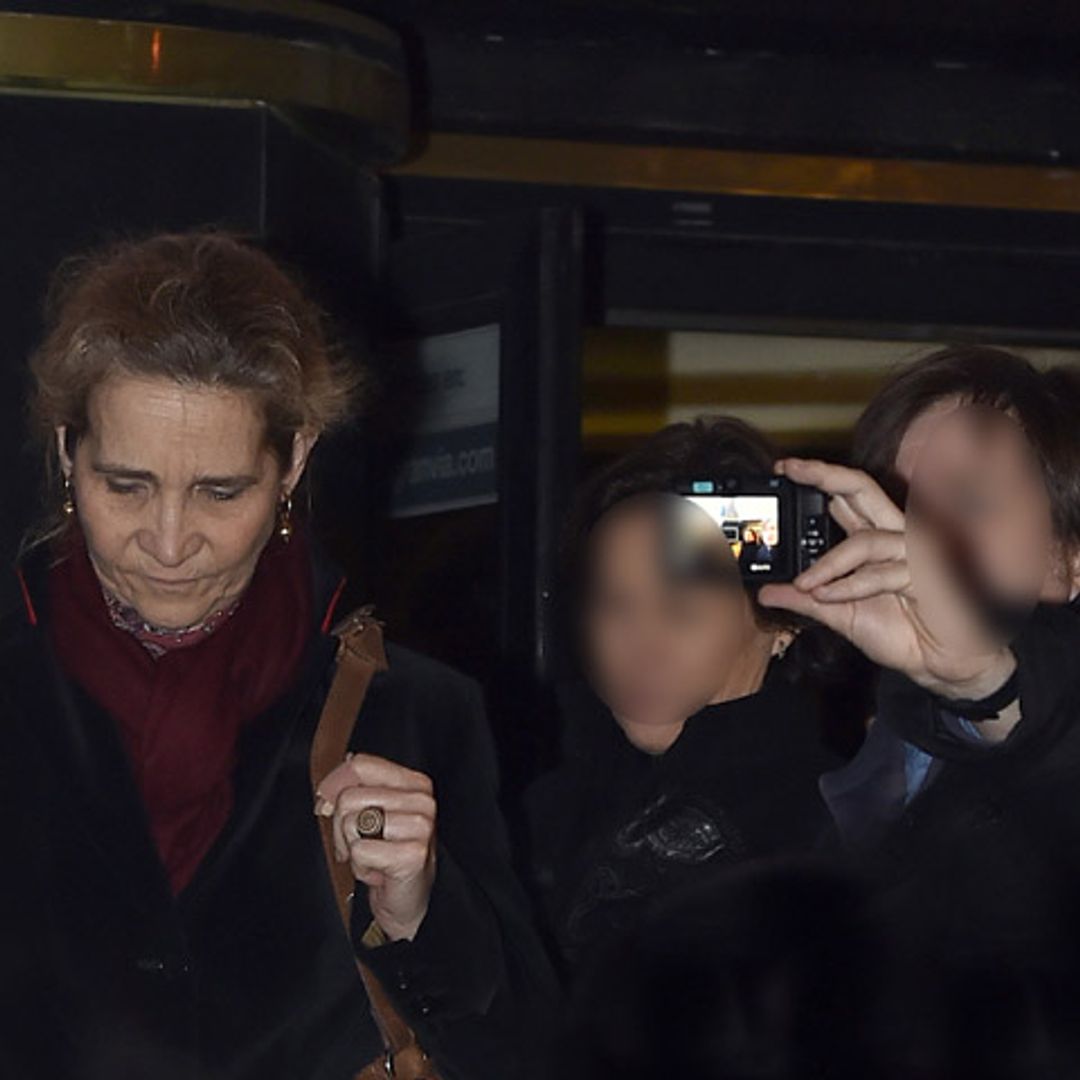 La infanta Elena y su hija Victoria Federica arropan a Paco Arango en el estreno de su película 'Lo que de verdad importa'