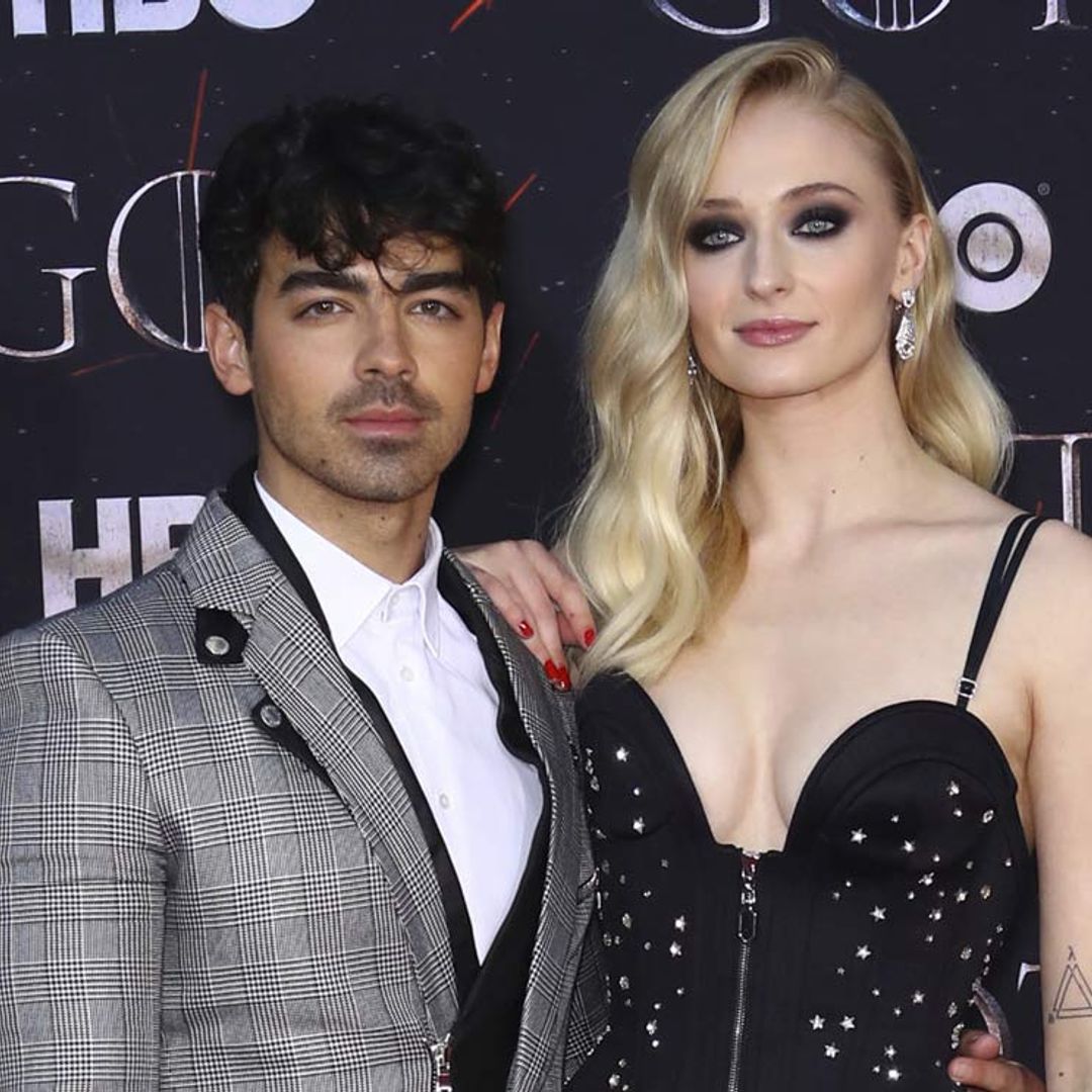 Joe Jonas, prometido de Sophie Turner, se convierte en Sansa Stark en el gran estreno de 'Juego de Tronos'