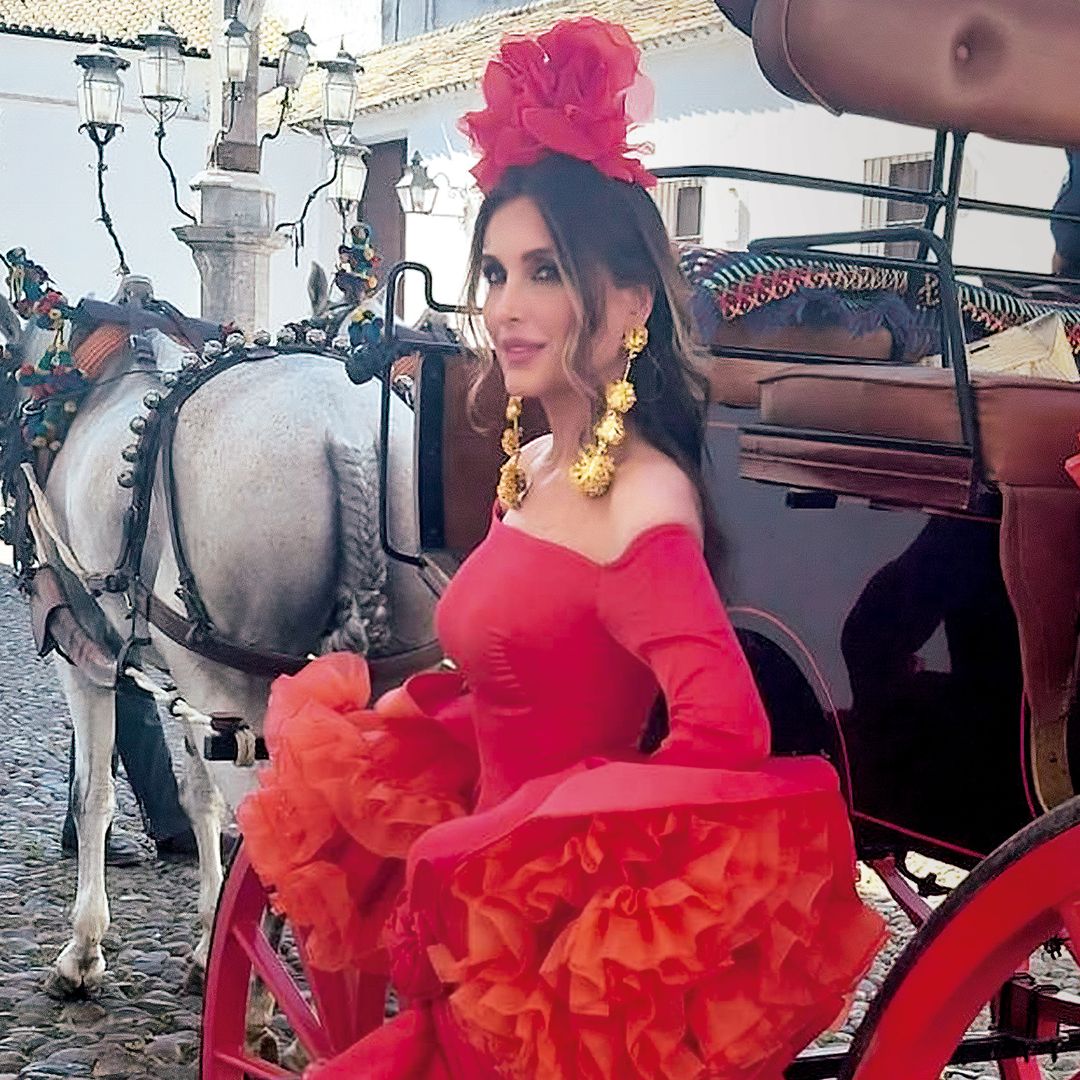 IMÁGENES EXCLUSIVAS: Paloma Cuevas deslumbra en Córdoba con su traje de flamenca repleto de volantes