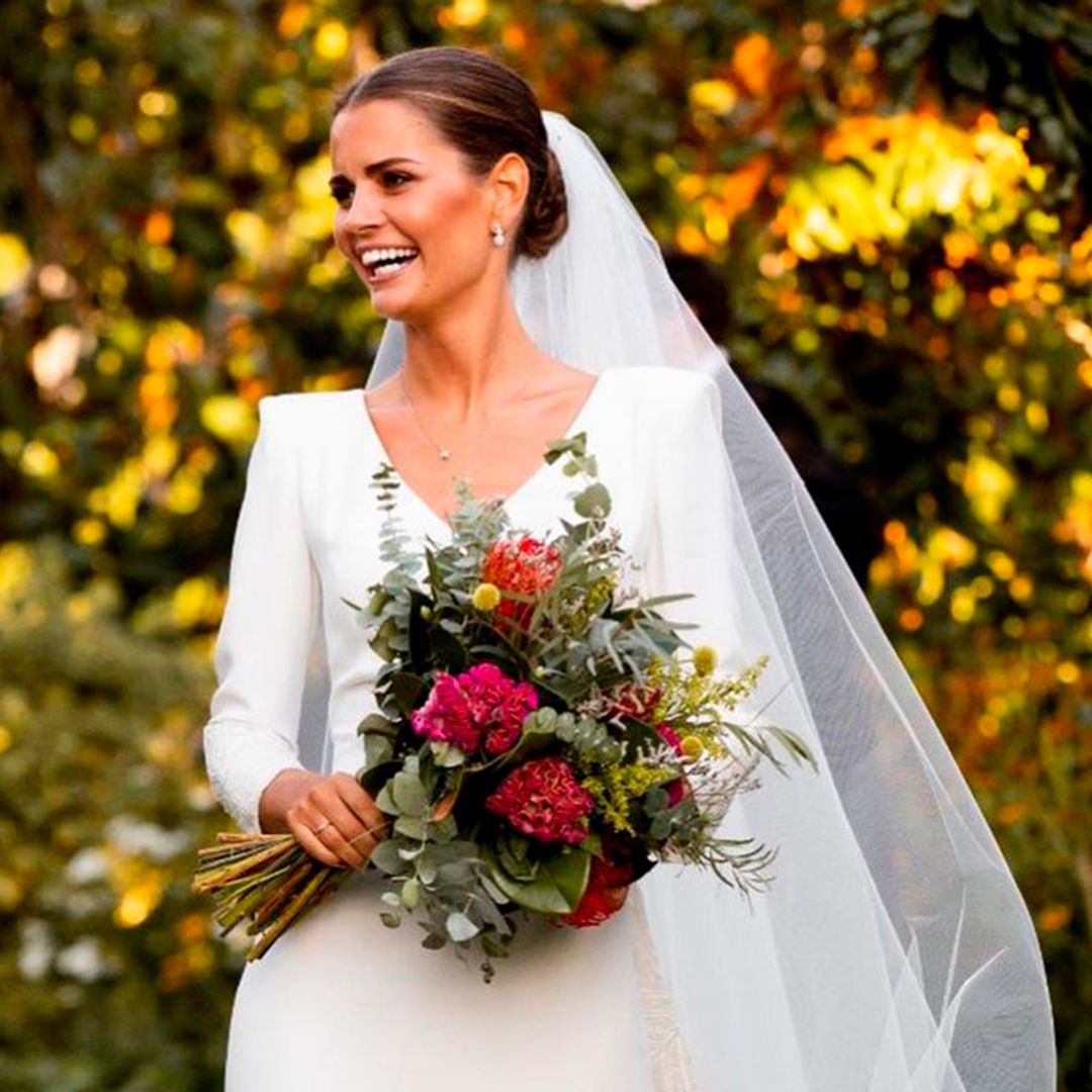 Vestido de novia de colección vs. a medida: cómo elegir el más adecuado para ti