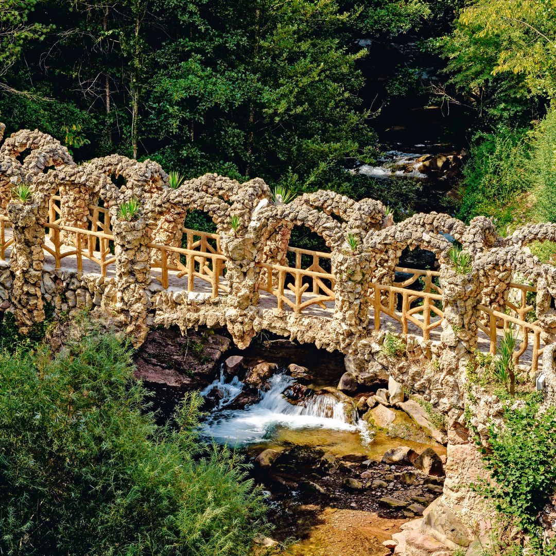 Jardines Artigas en La Pobla de Lillet, una excelente y desconocida obra de Gaudí fuera de Barcelona