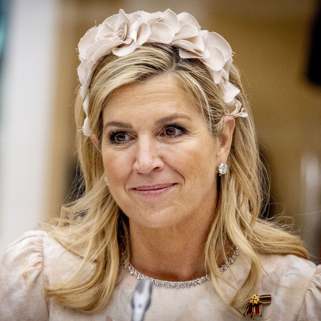 Máxima de Holanda no deja indiferente en su nueva cita con Elke Büdenbender: diadema de pétalos y el vestido de la graduación de Amalia