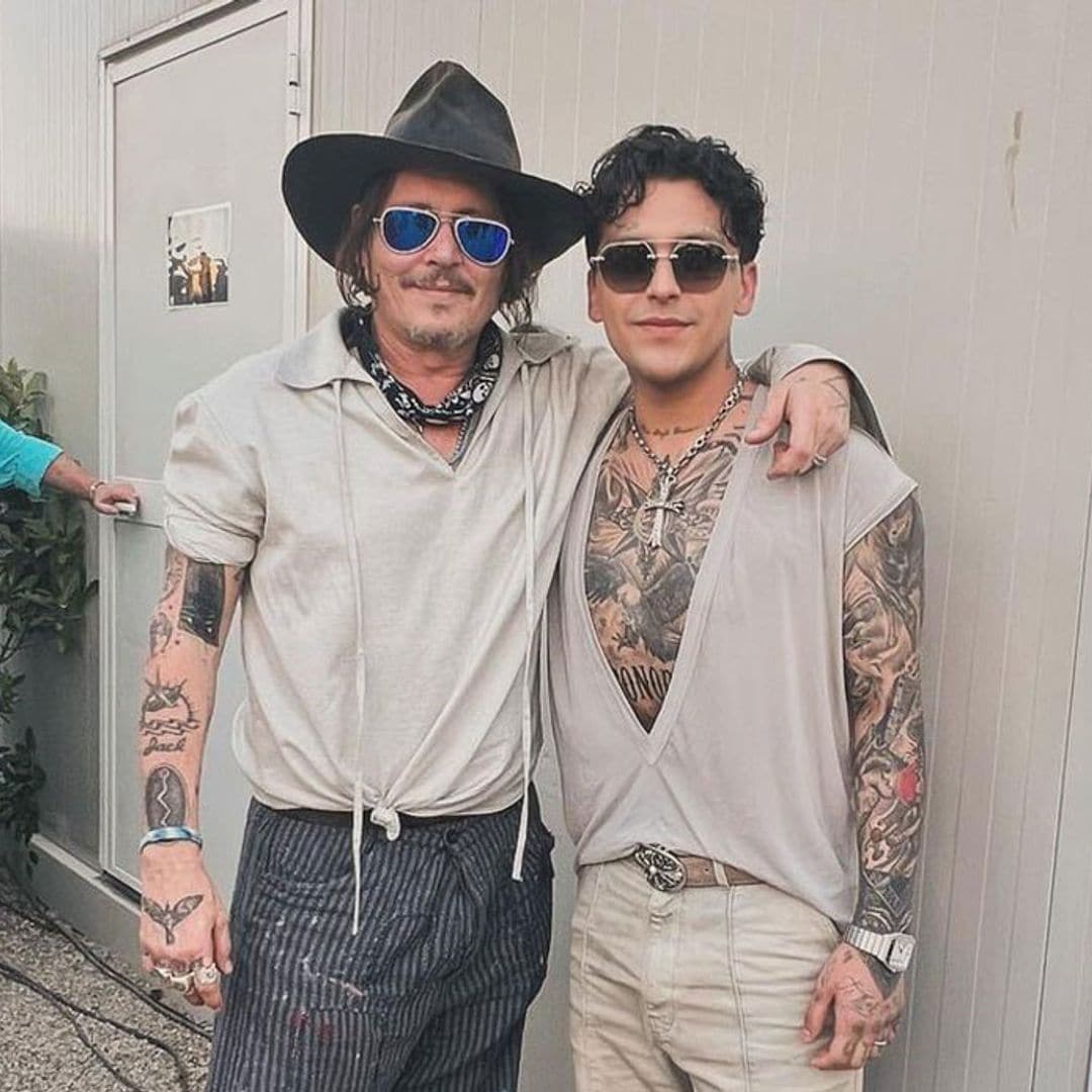 Nodal presume su encuentro con Jonnhy Depp en Italia
