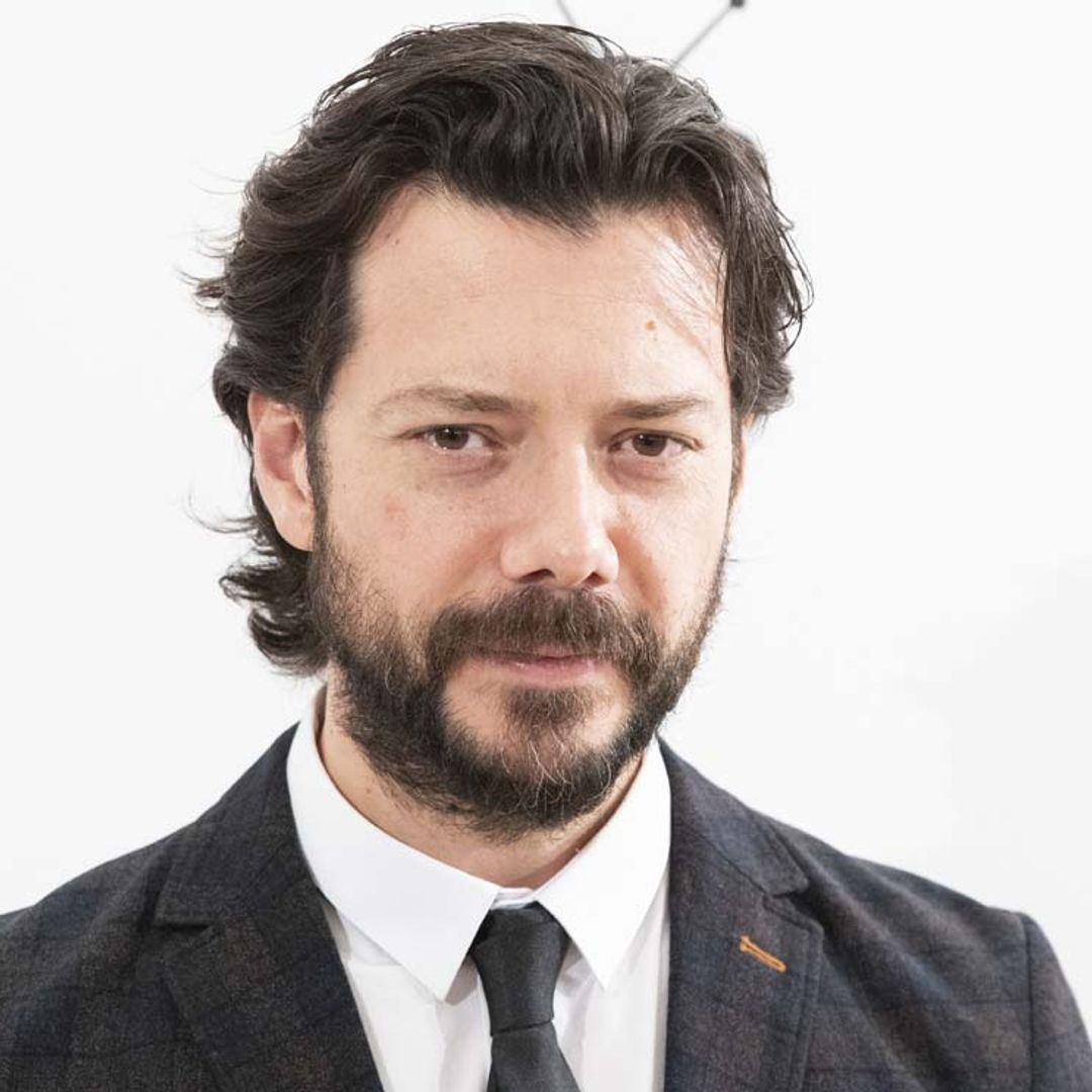 Entrevistamos a Álvaro Morte, protagonista de 'La Casa de Papel': 'He llegado a hacerme 80 fotos en un día'