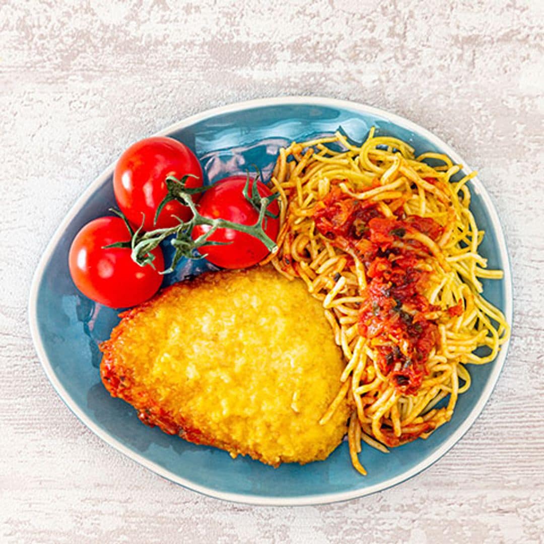 San Jacobo con espaguetis y tomate