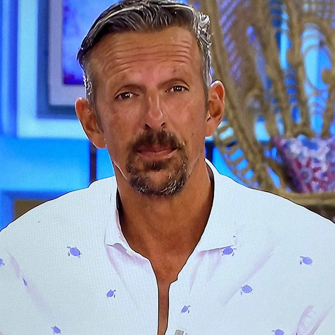 Joaquín Prat vuelve al 'cole' luciendo moreno y ¡nuevo look!