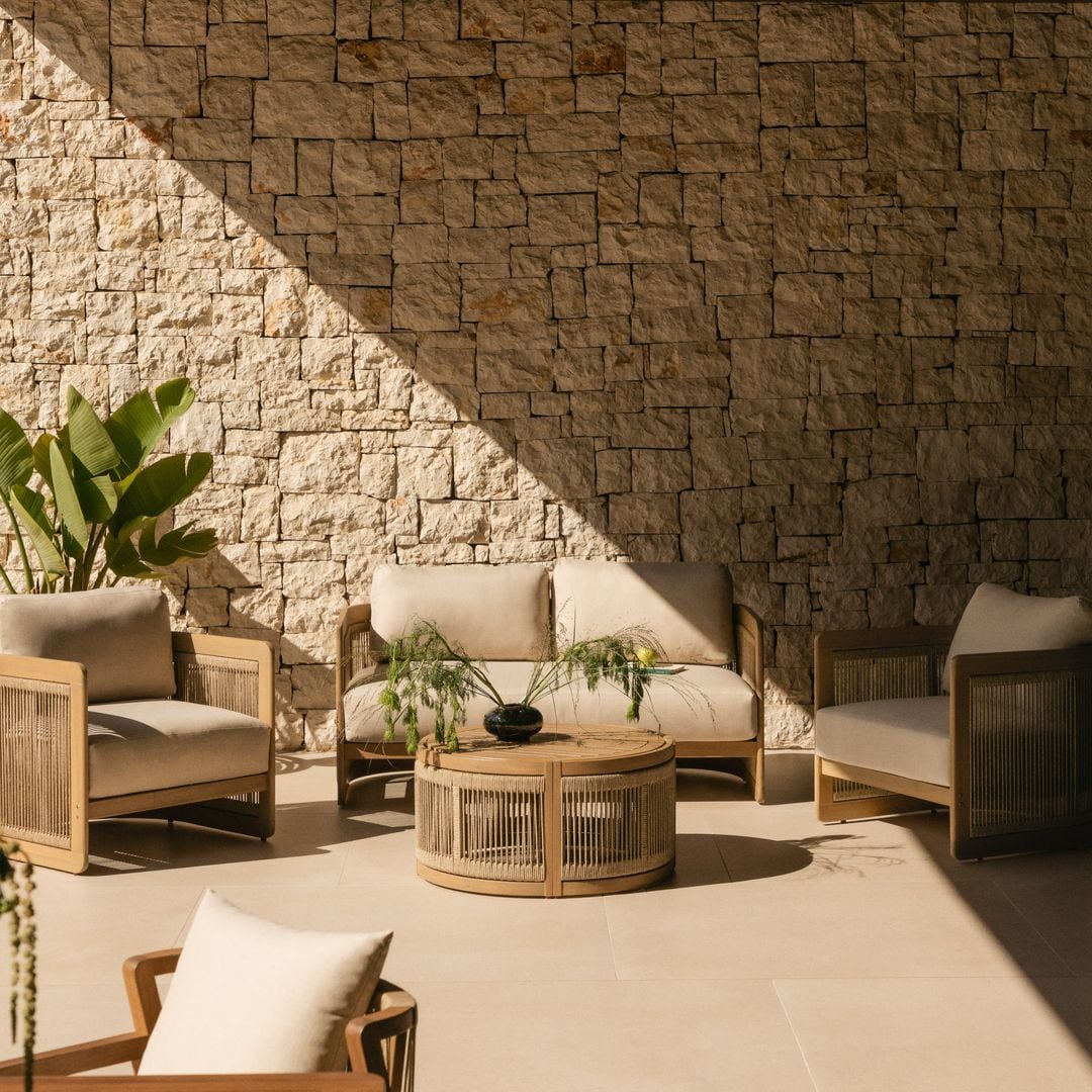 Cómo elegir el sofá de exterior perfecto: 10 consejos para dar con el adecuado este verano