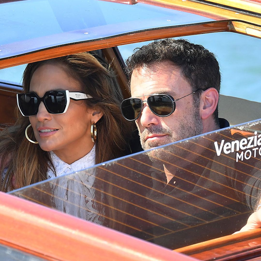 Jennifer Lopez y Ben Affleck desembarcan en Venecia en medio de una gran expectación