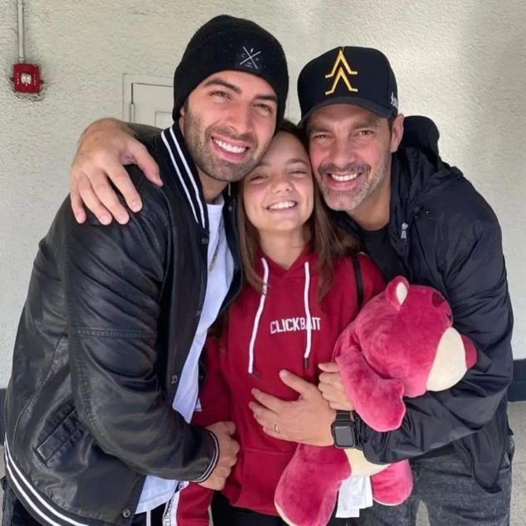 Oriana Lander festeja su graduación con Gaby Espino y sus 'dos papás', Cristóbal Lander y Jencarlos Canela