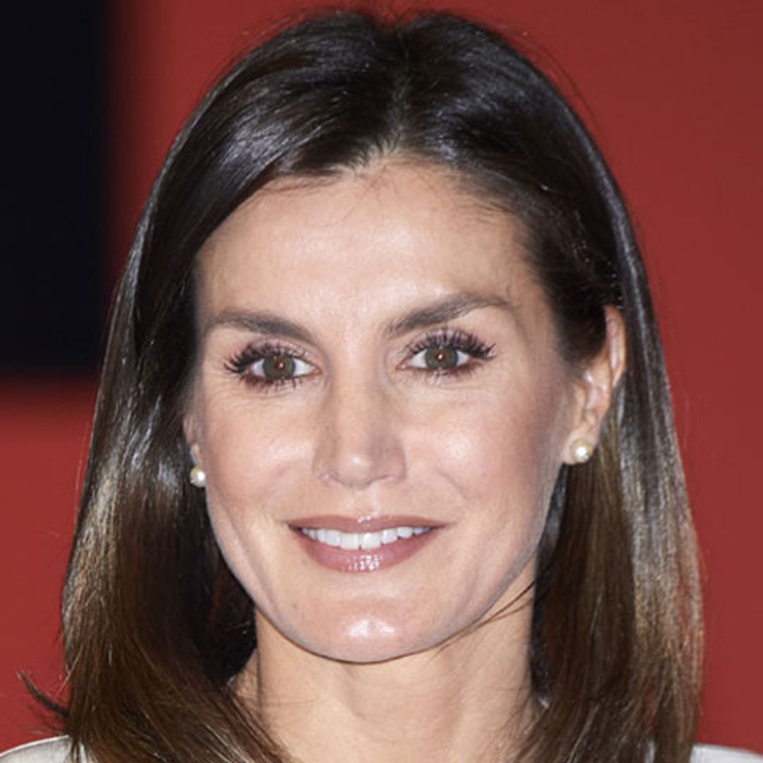 La reina Letizia zanja el debate sobre sus canas