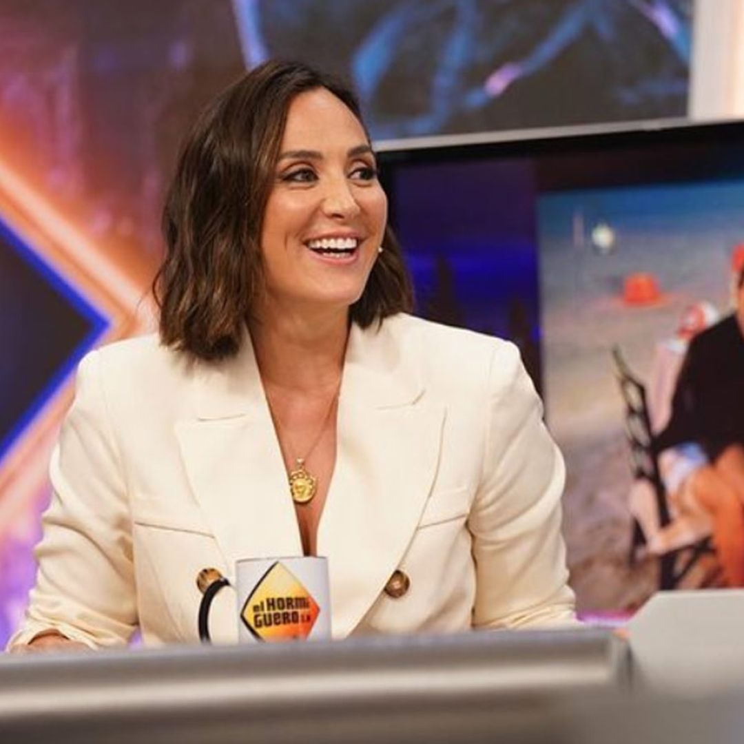 Tamara Falcó vuelve al trabajo con su look favorito: americana y pantalón 'wide leg'