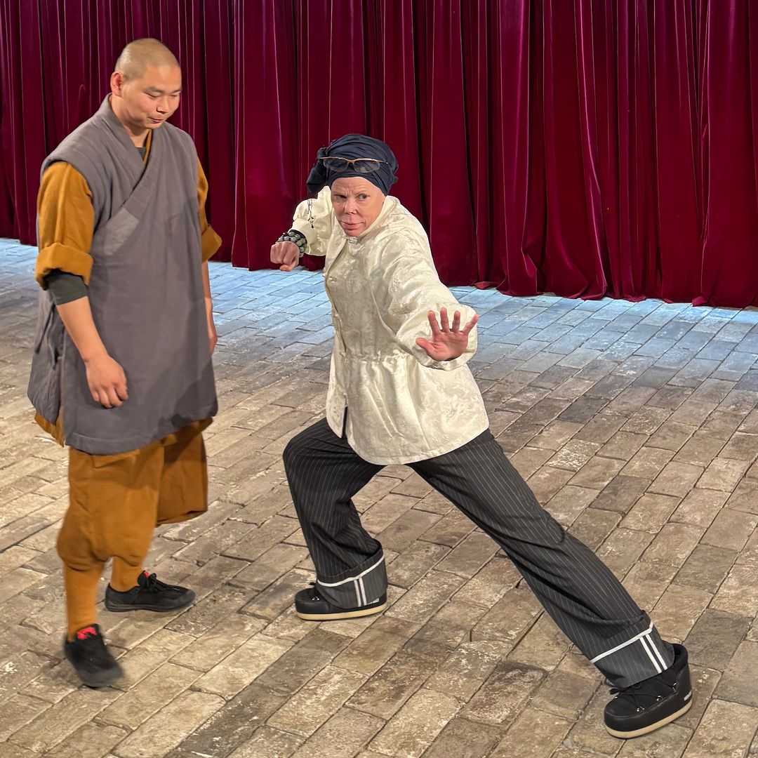 EXCLUSIVA: La princesa Kalina de Bulgaria practica kung-fu en el Templo de Shaolin antes de la llegada de su hijo Simeón