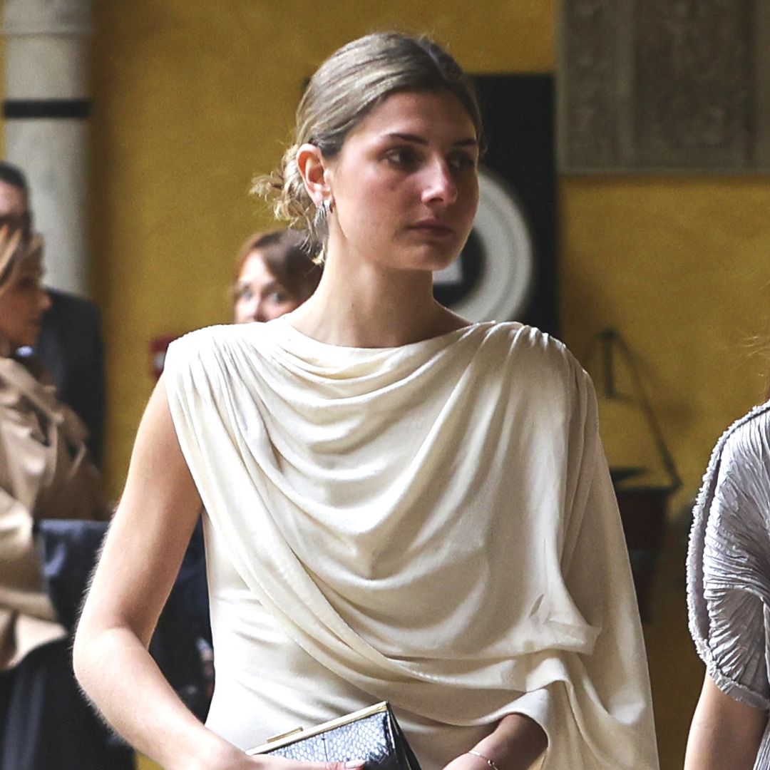 Amina Martínez de Irujo y su padre, Cayetano, protagonistas por separado y al mismo tiempo de 2 grandes bodas como invitados de lujo