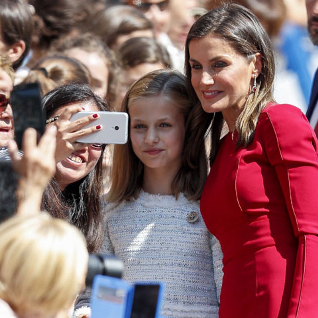 El espontáneo 'selfie' de la reina Letizia y la princesa Leonor