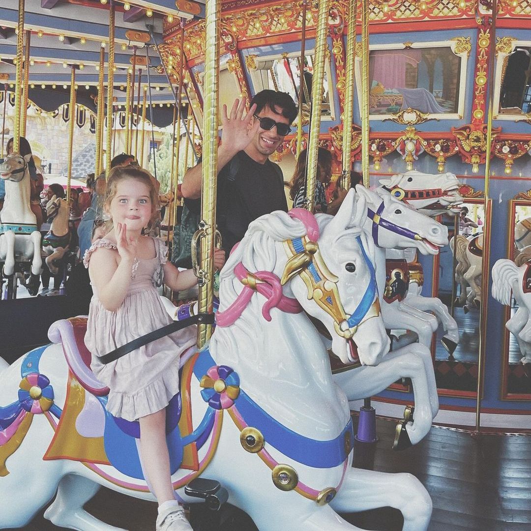 Jwan Yosef celebra sus 40 años acompañado de sus hijos, Lucía y Renn