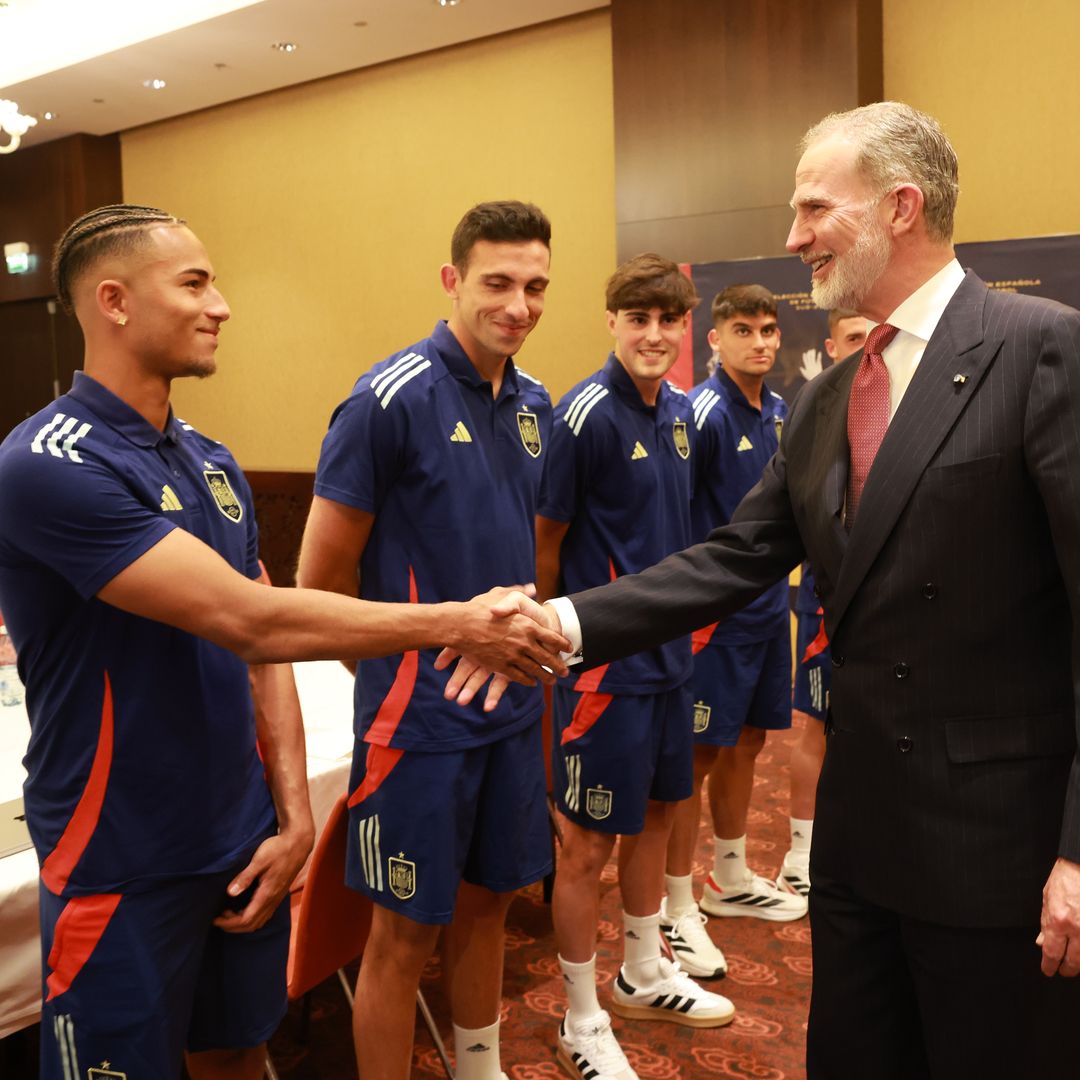 El rey Felipe apoya a la Selección Española Sub-21 en Eslovaquia en su debut europeo